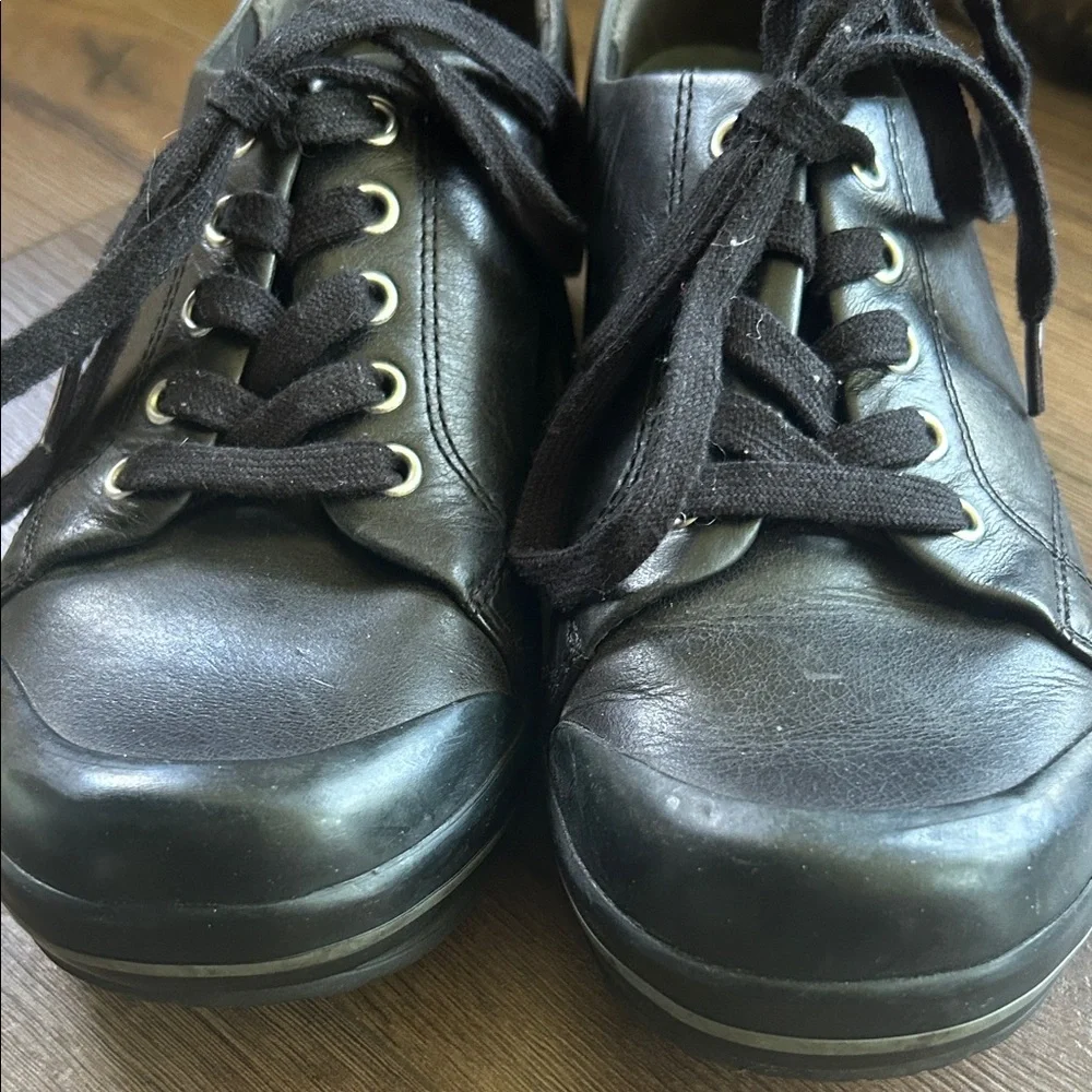 Dansko leather Black Lace-Up Platform Casual Shoes !! Size 36